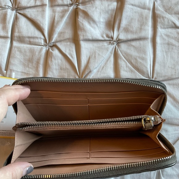 Prada Wallet - Picture 11 of 16